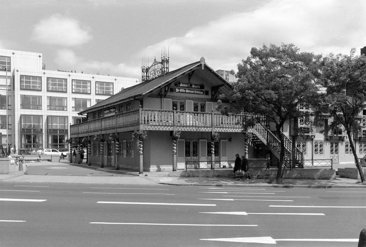 #36 Ye Olde Swiss Cottage, Finchley Rd, Camden, 1988