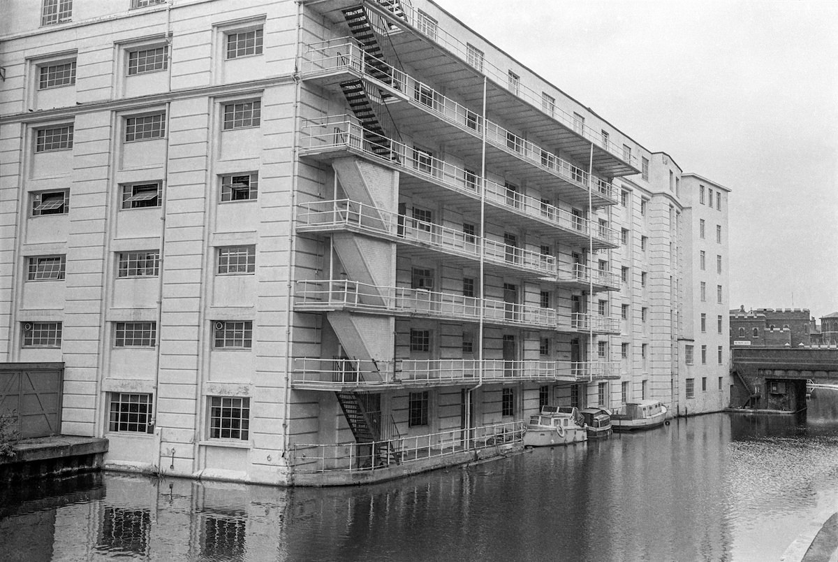 #22 Gilbey House, Regents Canal, Camden, 1986