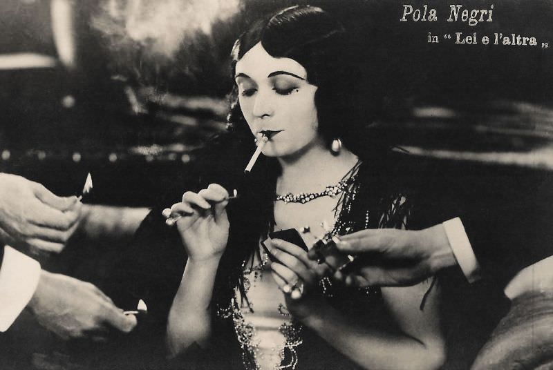 #10 Pola Negri