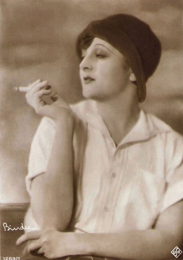 #20 Lya de Putti
