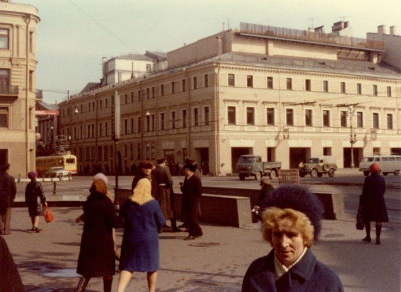 #19 Nevskiy Prospekt street scene, Leningrad, 1976