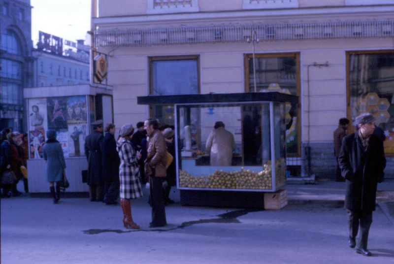 #35 Fruit stand, near Nevsky Prospekt, Leningrad, 1977