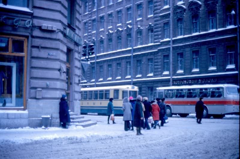 #63 Street scene, Leningrad, Spring 1977