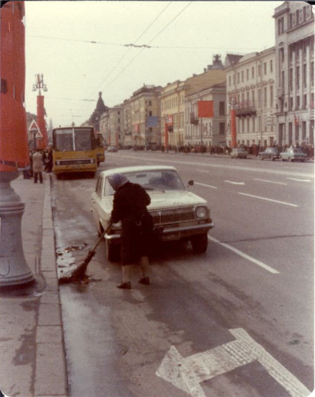 #64 Sweeping the street, Nevsky Prospekt, Leningrad, 1977