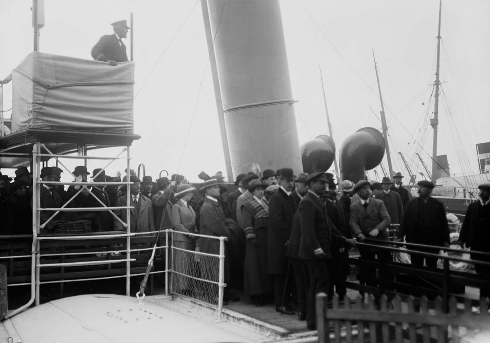 #18 Relatives wait for the surviving crew to come ashore at Southampton.