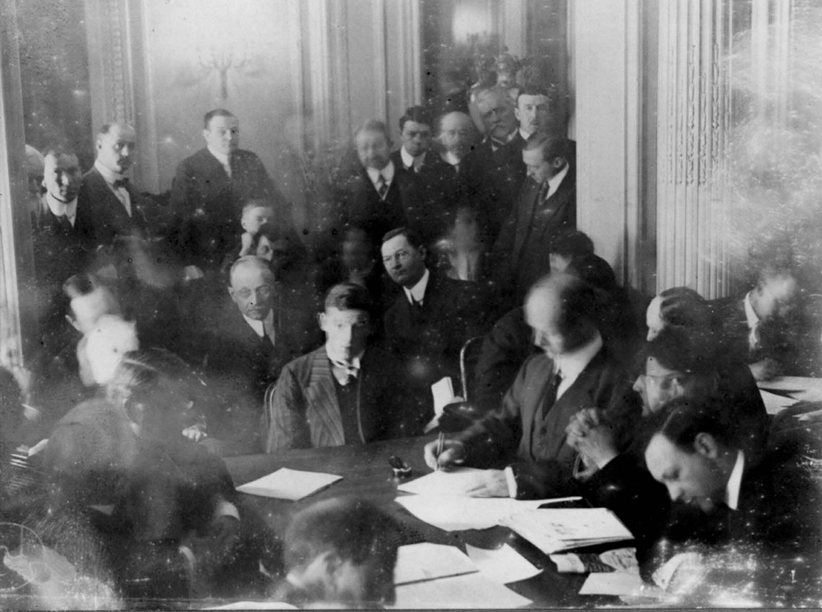 #28 Wireless operator Harold Thomas Coffin is questioned by a Senate committee at the Waldorf-Astoria in New York.