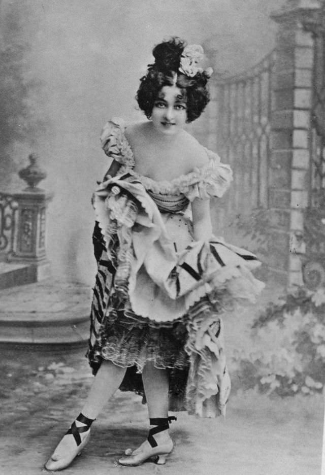 #18 Miss Paulina Clarissa Molonym, known professionally as Saharet, 1890s