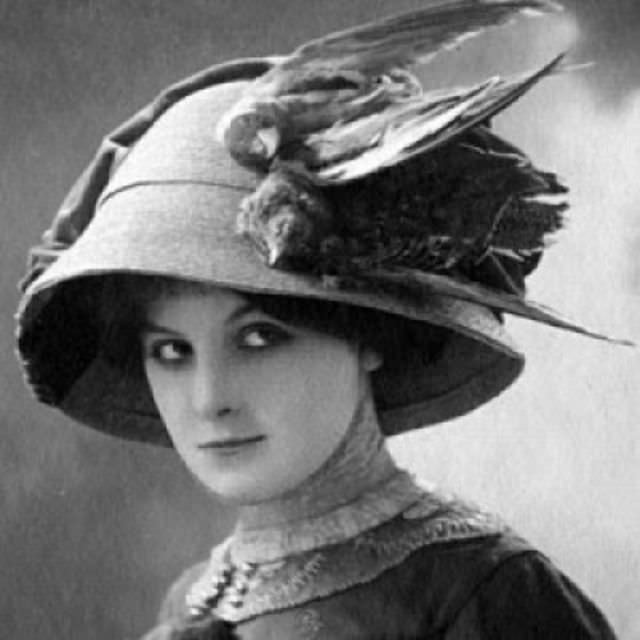 #27 Strange Birds Hats for Women from the Early 1900s #27 Fashion & Culture