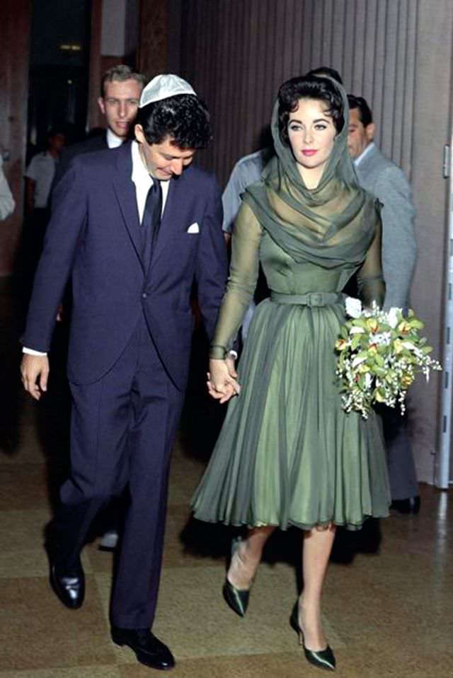 #30 Elizabeth Taylor and Eddie Fisher at their wedding, 1959