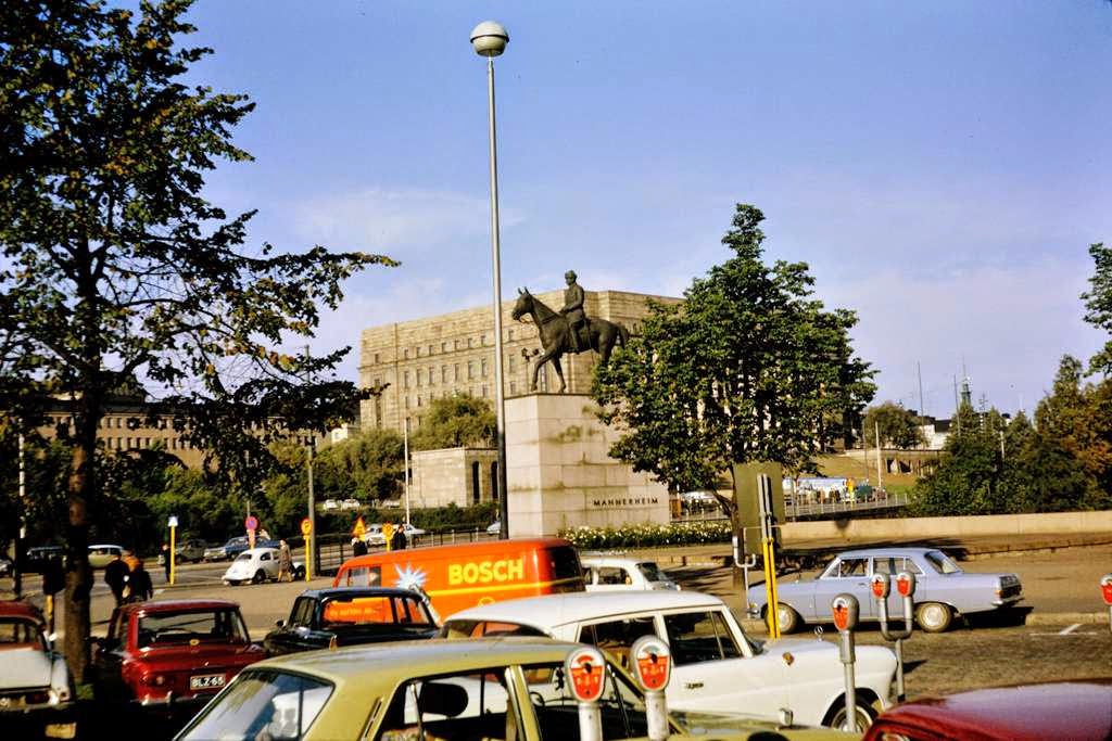#47 Mannerheim Road and statue, 1960s