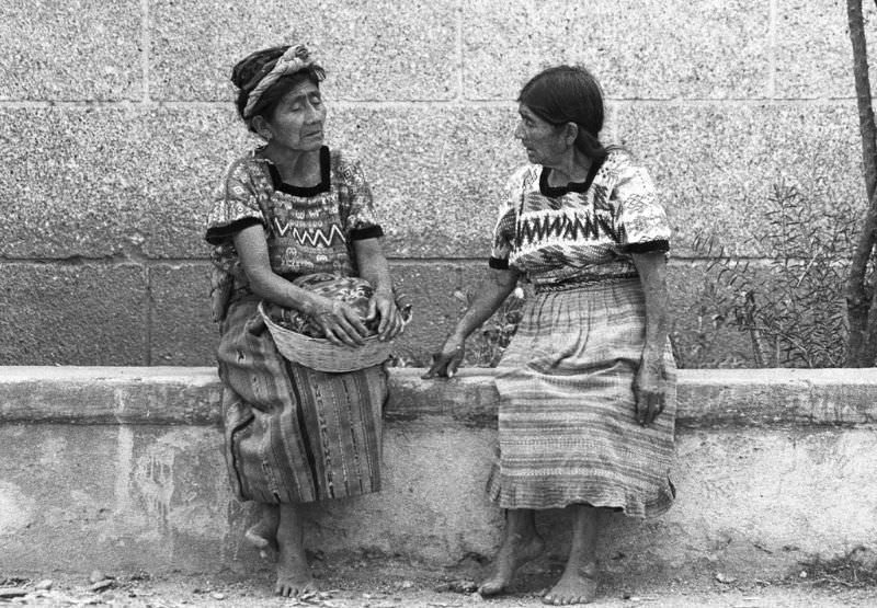 #35 The gossip, Guatemala, 1984