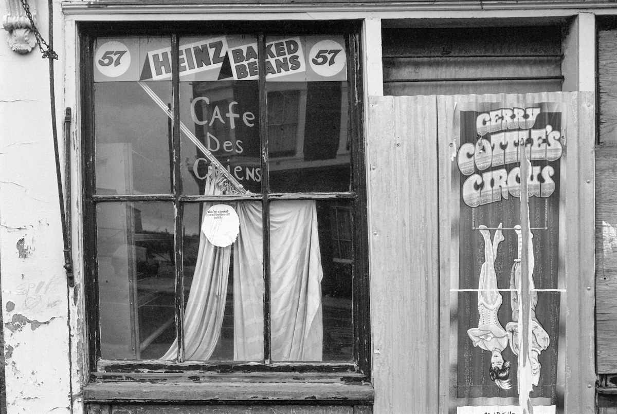 #35 Closed shop, Westferry Road, Isle of Dogs, Tower Hamlets, 1984