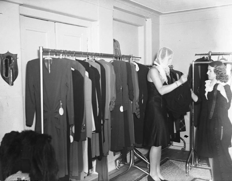#12 Fashion store at Jenny Models, Korte Leidsedwarsstraat 18-20. Amsterdam, 15 October 1946