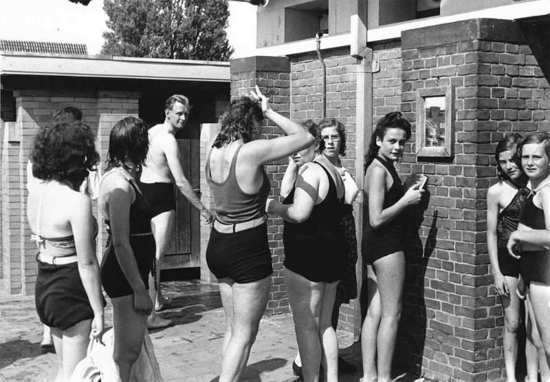 #18 The De Mirandabad. Amsterdam, July 1946