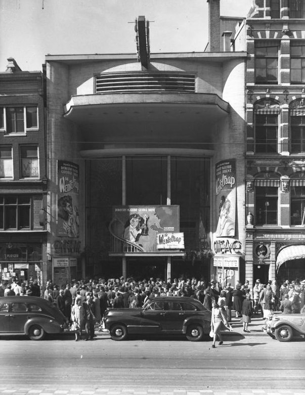#23 De Wenteltrap (The Spiral Staircase) runs in Nöggerath, Reguliersbreestraat. Amsterdam, September 22, 1947