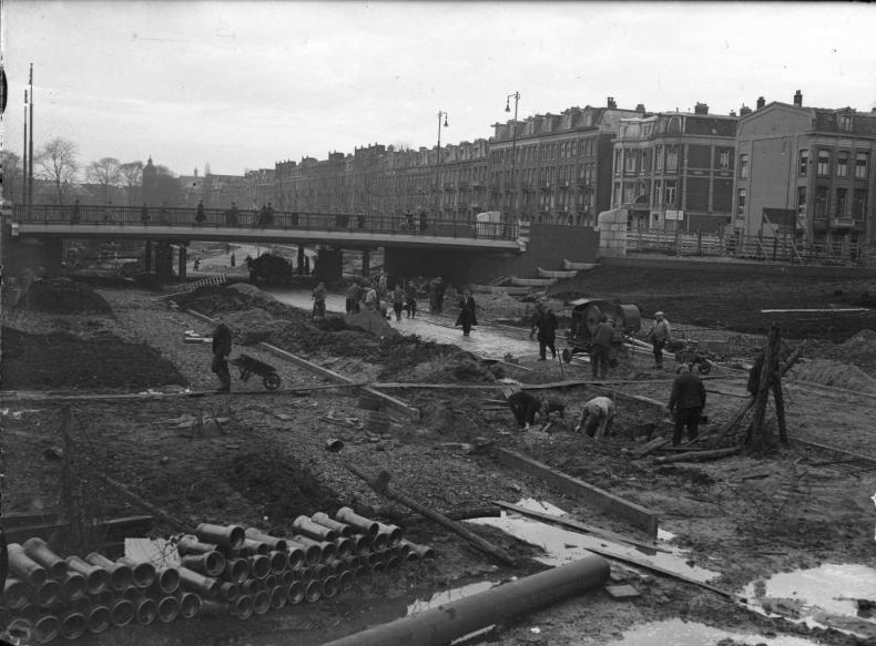 #43 The Vondel bridge is ready but the roads in the Vondelpark are not yet, January 6, 1948