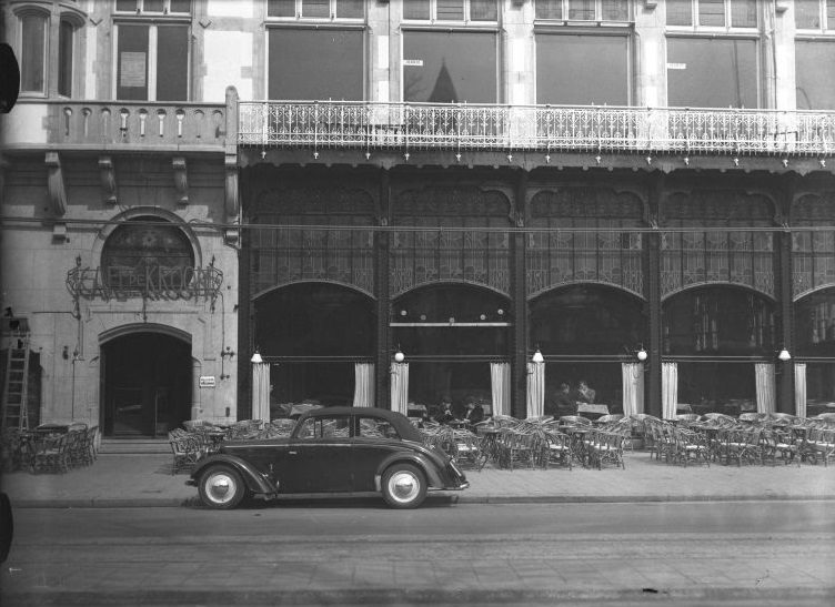 #6 Café de Kroon, Rembrandtplein. Amsterdam, 1946