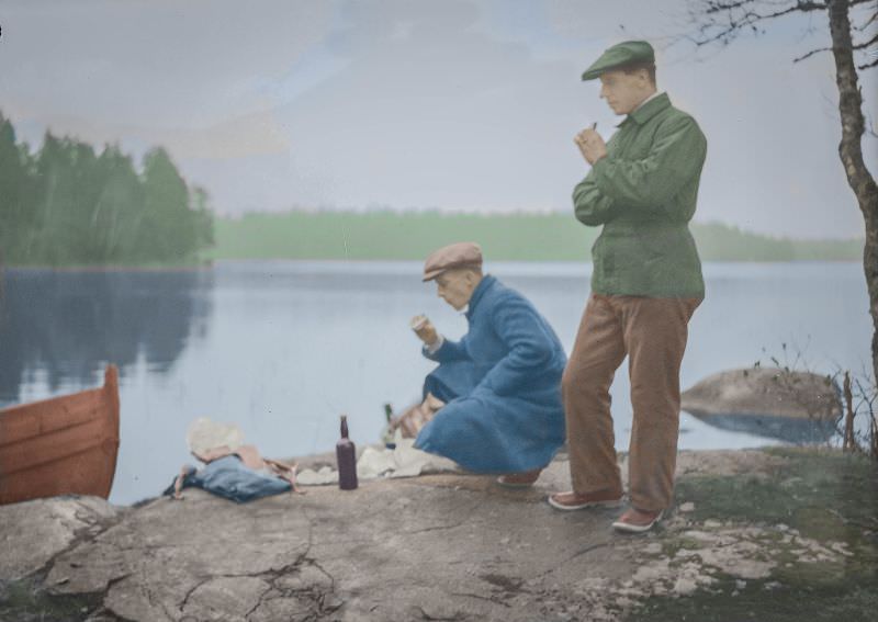 An afternoon snack, 1920