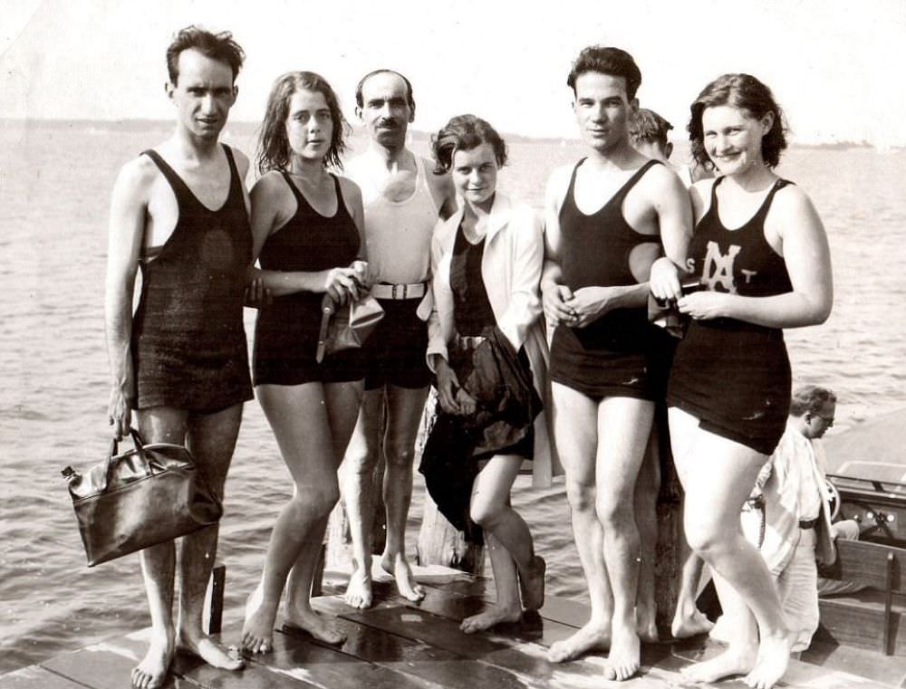 #15 These men and women can be seen in 1929 in America, wearing almost identical bathing suits.