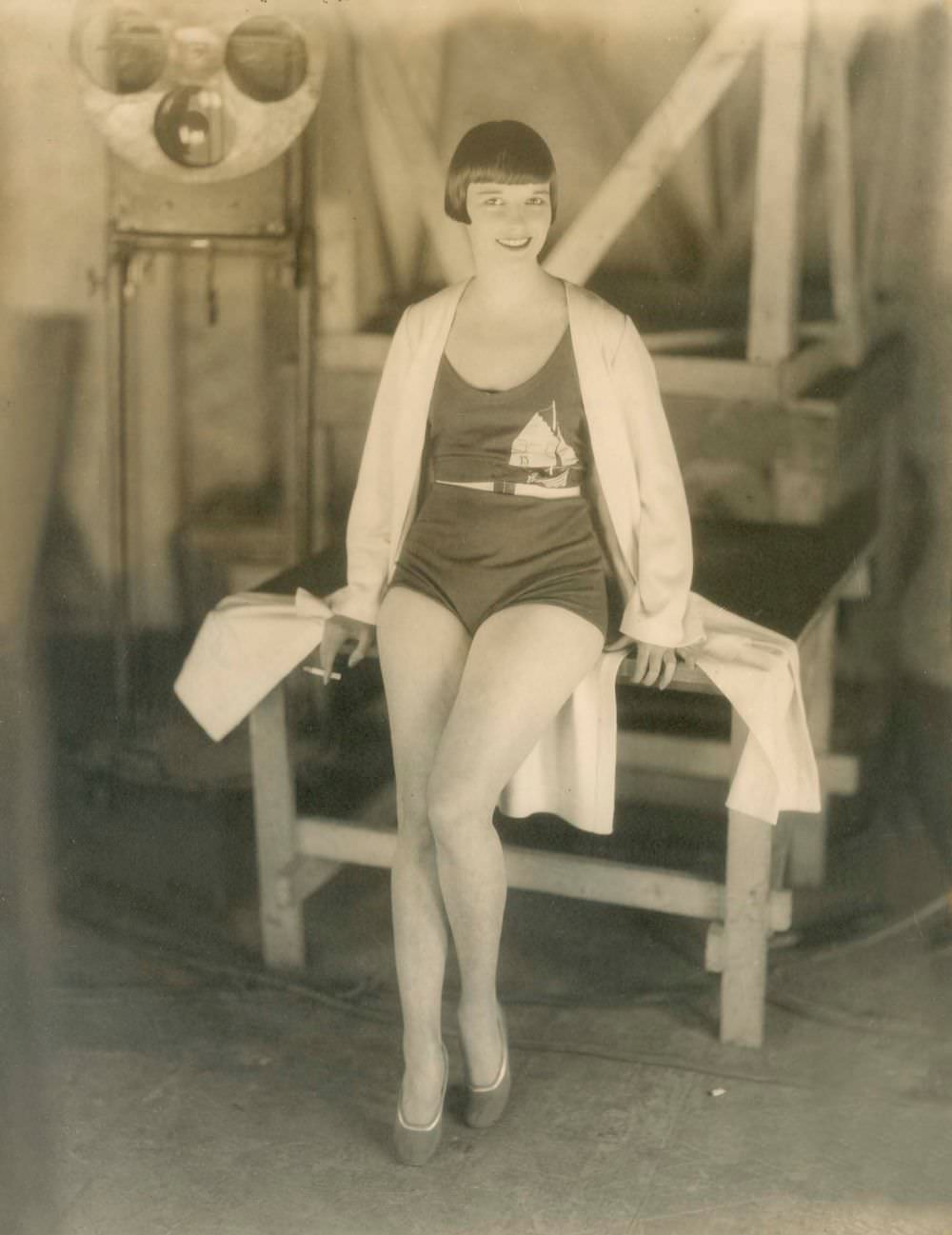 #16 Louise Brooks, Prix De Beaute, 1929.