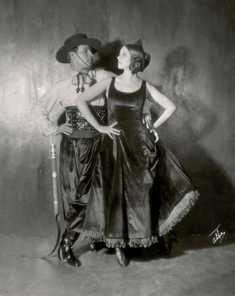 #8 Rudolph Valentino and Natasha Rambova, New York, 1922.