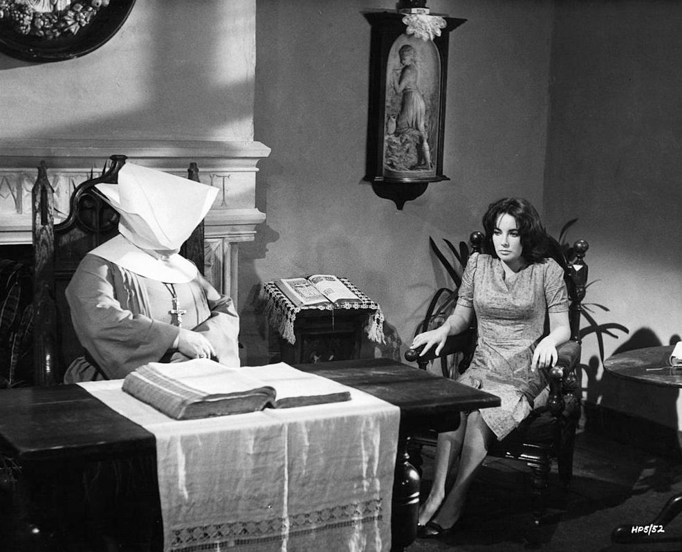Joan Young talks to Elizabeth Taylor in a scene from the film ‘Suddenly, Last Summer’, 1959.