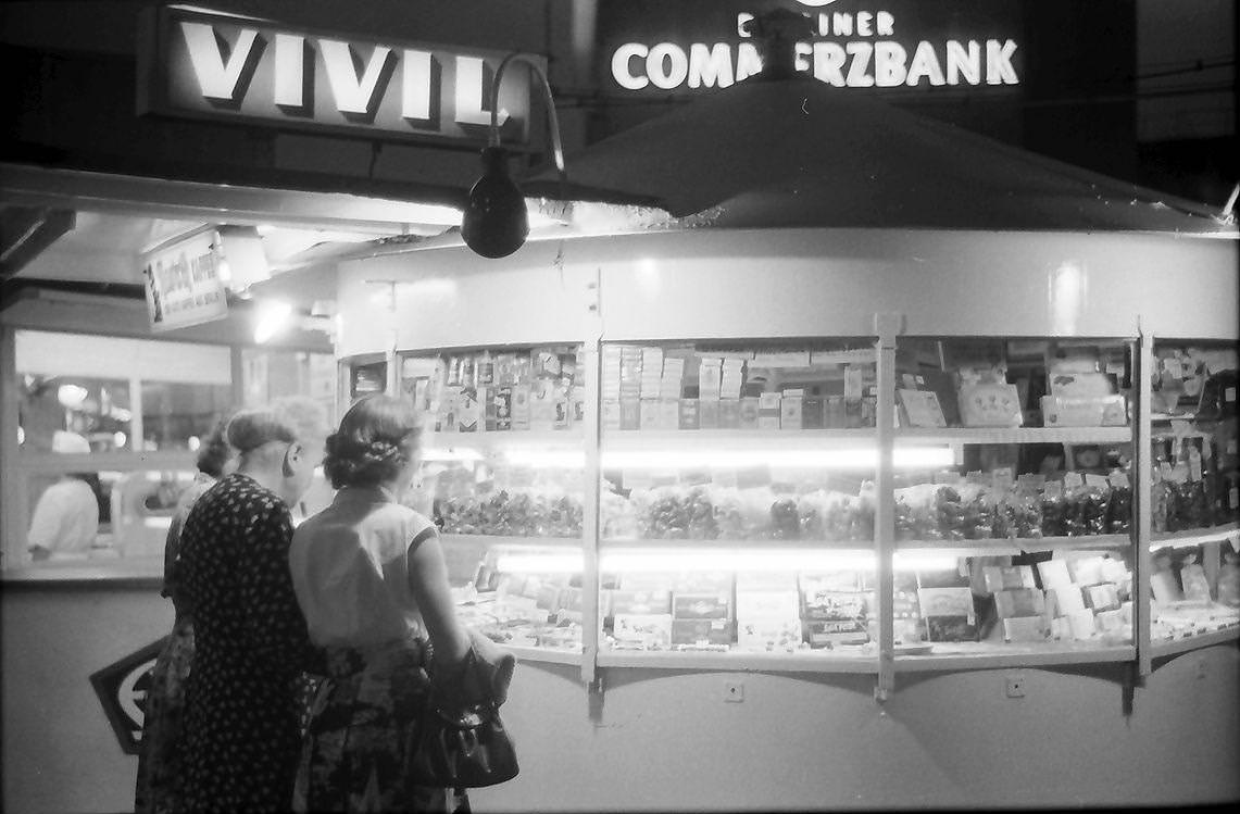 #3 Kiosk am Kurfürstendamm in Berlin, 1957