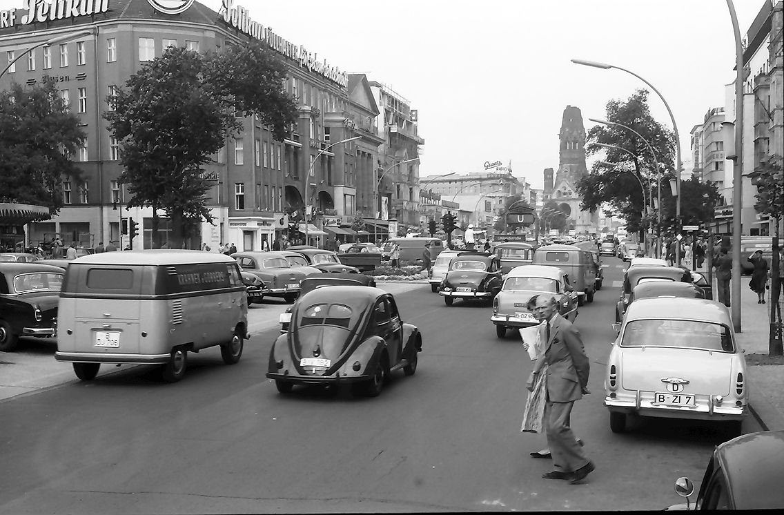 #15 Kurfürstendamm in a westerly direction from Joachimsthaler Strasse in Berlin-Charlottenburg . 1955