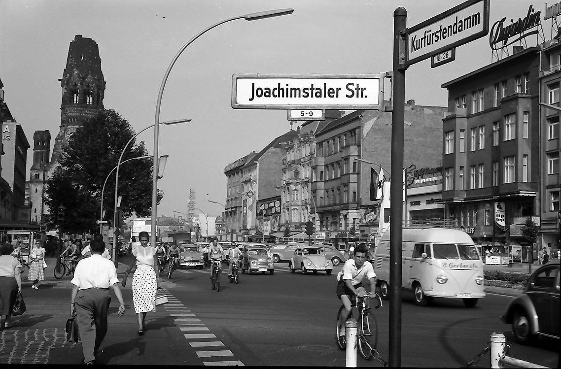 #16 Corner of Kurfürstendamm: Joachimsthaler Strasse in Berlin-Charlottenburg, 1957