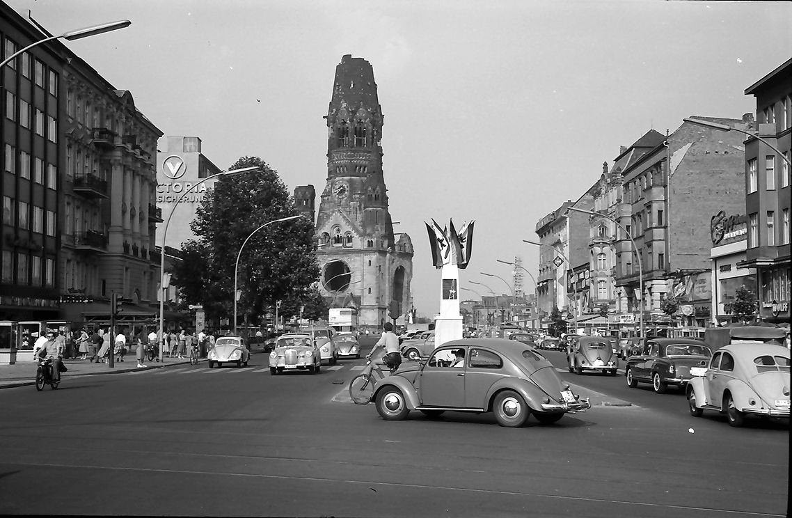 #17 Corner of Kurfürstendamm: Joachimsthaler Strasse in Berlin-Charlottenburg, 1957