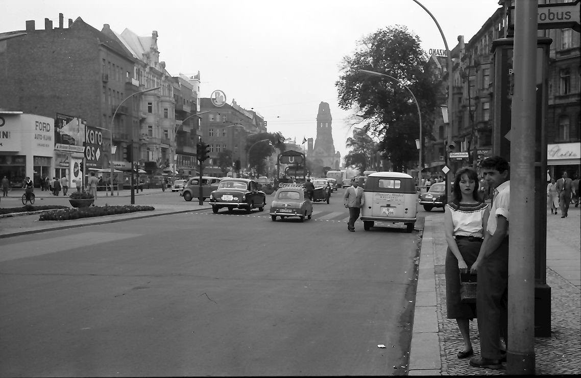 #26 Kurfürstendamm from the Uhlandstrasse intersection in Berlin-Charlottenburg, 1957
