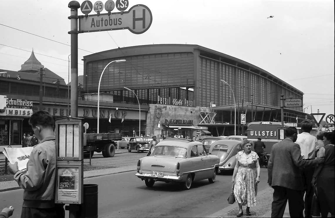 #20 Berlin Zoologischer Garten station in Berlin-Charlottenburg, July 1957