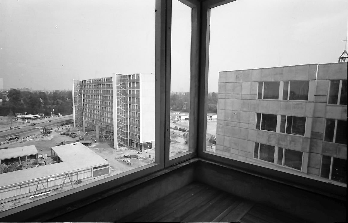 #25 Berlin-Interbau; View from window; Object 16 (Klopstockstraße 30:32) on object 15 (Schwedenhaus) 1957