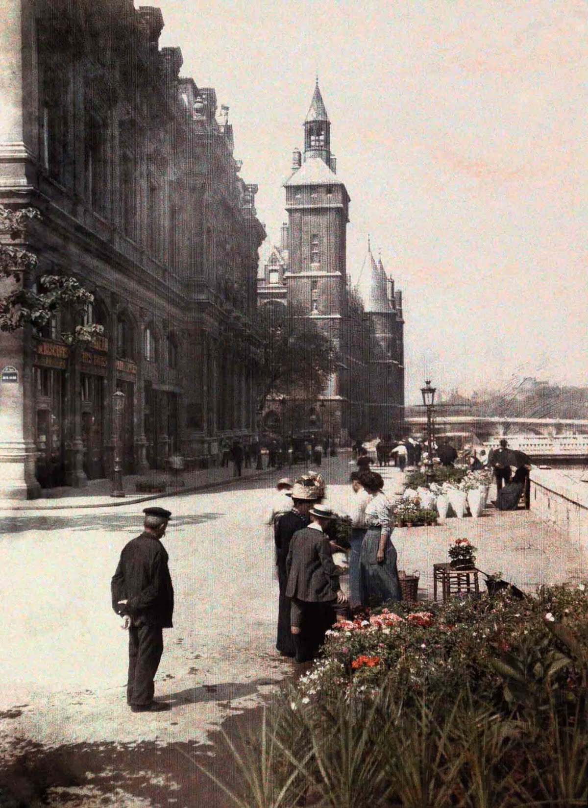 #7 The flower market on the Quai aux Flaers.