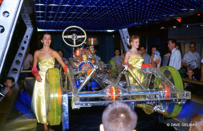 Plymouth 1952 , “See Through Car” – Auto Concept Display, Chicago Auto Show, 1952