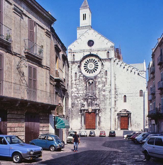 #19 Facade of the Cattedrale di San Sabino facing the Piazza dell’Odegitria