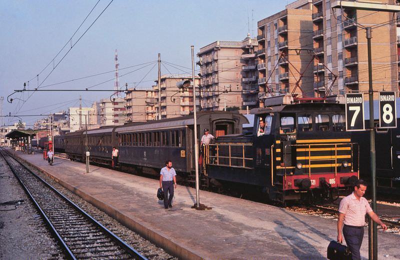 #4 Ferrovie dello Stato (FS) electric shunting locomotive 321 006 and formation at Bari Centrale station