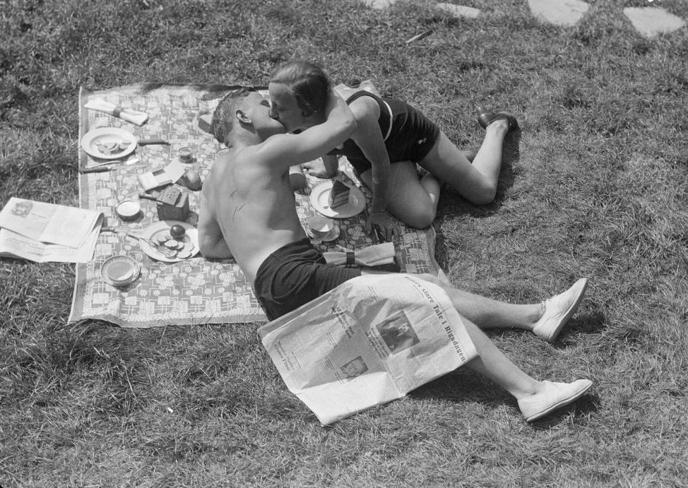 #36 Young couple kissing on a picnic