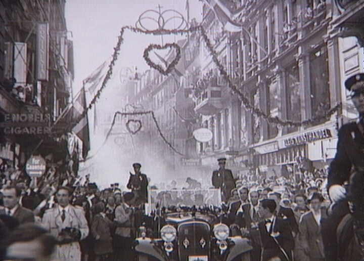 The king’s car at Strøget, Copenhagen. 26th September 1945.