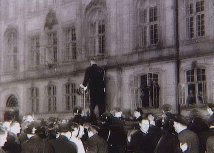 The king’s aide-de-camp (Captain Henningsen) tells people that the king has gone to bed, so they can not see him. 4th May 1945.