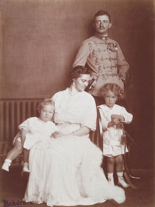 #10 Archduke Karl and Archduchess Zita with their children Otto and Adelheid, 1915