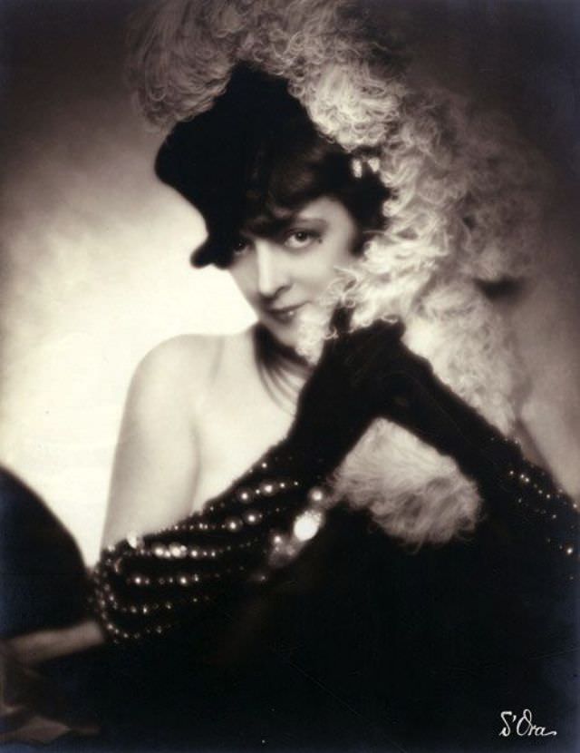 #16 Jeanne Renouard, 1920s