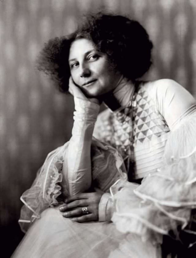 #3 Emilie Flöge, 1909
