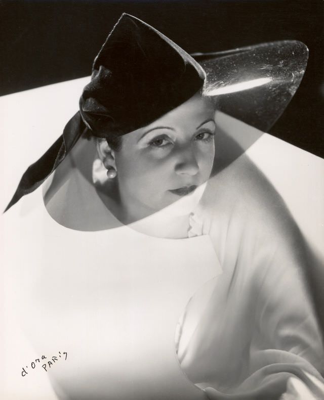 #40 Madame Agnès with a hat made of velvet with transparent brim, 1936