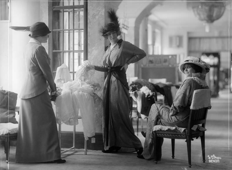 #8 In the Zwieback Fashion House, 1913
