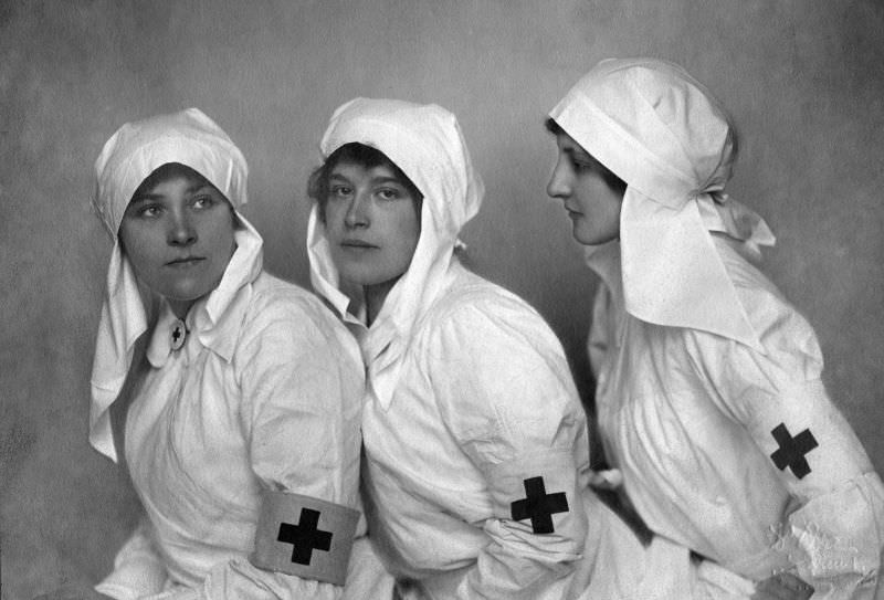 #9 Countess von Haugwitz-Széchényi, Countess Khevenhüller-Fürstenberg and Countess Marie Choloniewska serving in the Red Cross during the First World War, 1914