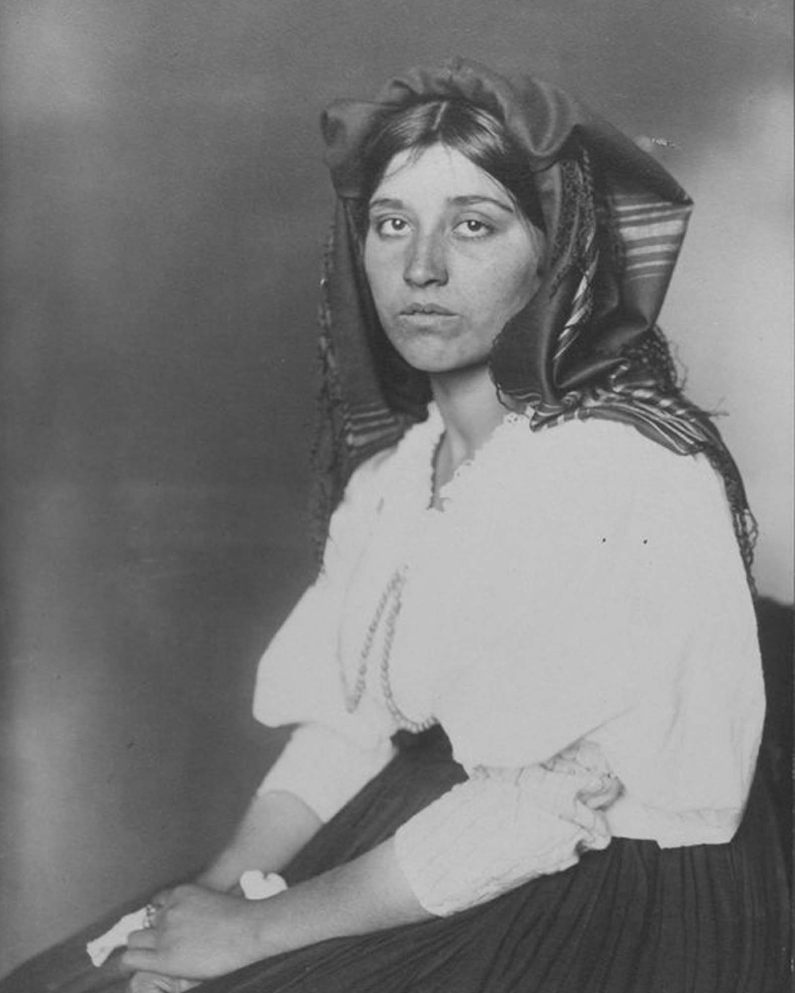 #19 Italian woman.” 1906.
