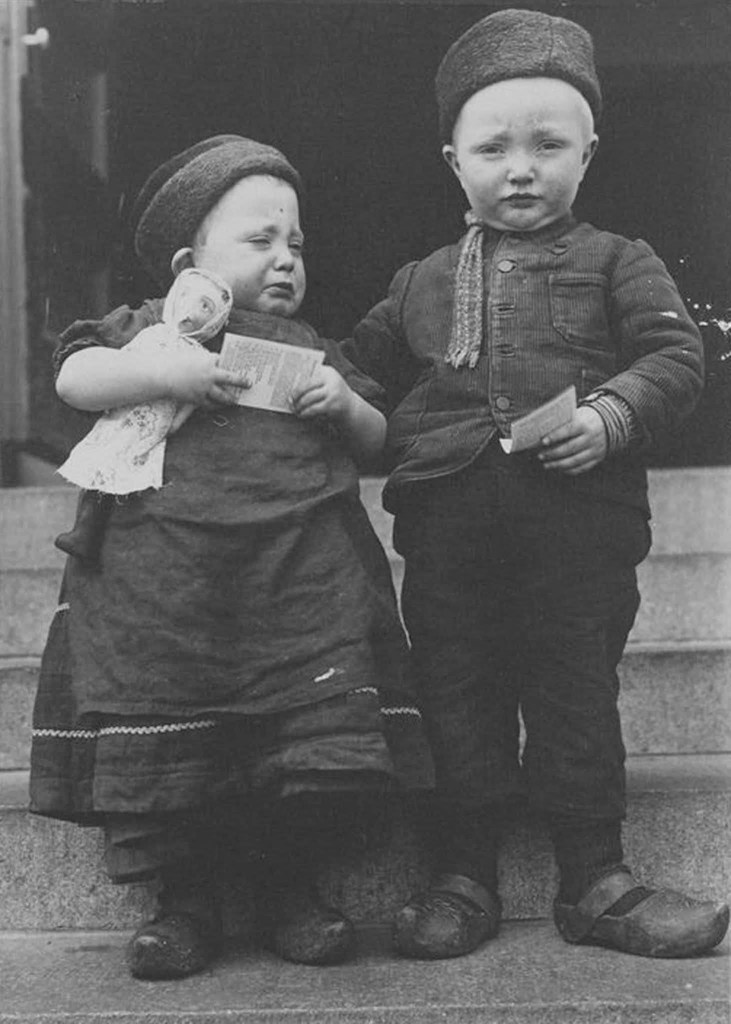 #20 Dutch children.” 1910.