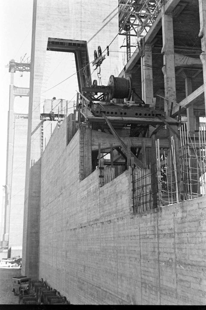 #45 Gate Bridge during its construction in San Francisco, California, 1940.