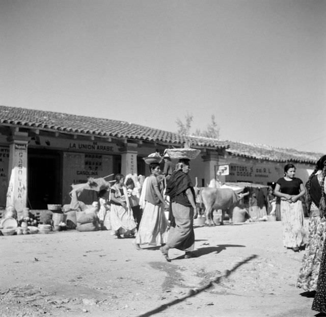 #4 Local women carries items on her head from the local market in Tehuantepec.